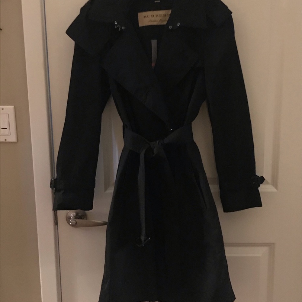 Burberry trench raincoat, sz.2 but runs big